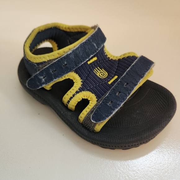 Toddler’s Teva Velcro Sandals Size 4 & 5 - Picture 6 of 7